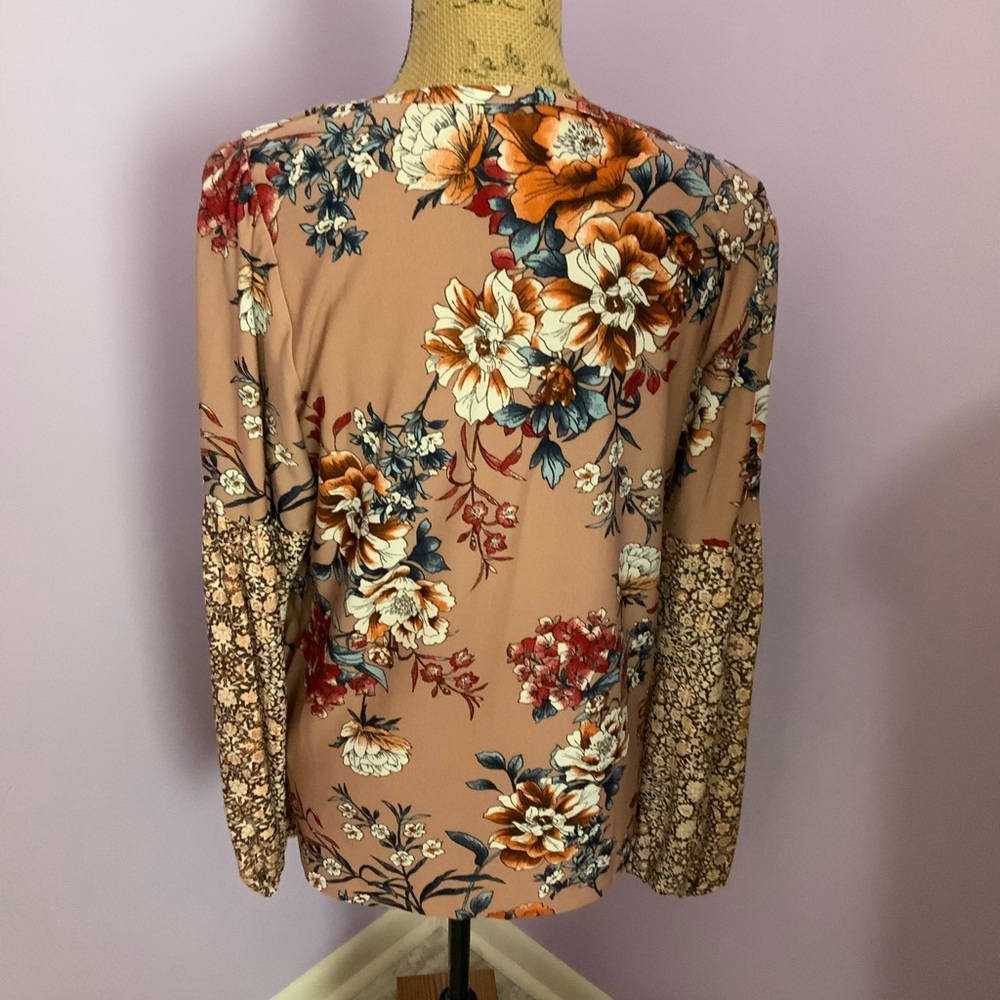 Signature Studio Floral Top Size Small Long Sleeve Elastic Wrist Knotted Waist - Picture 3 of 4